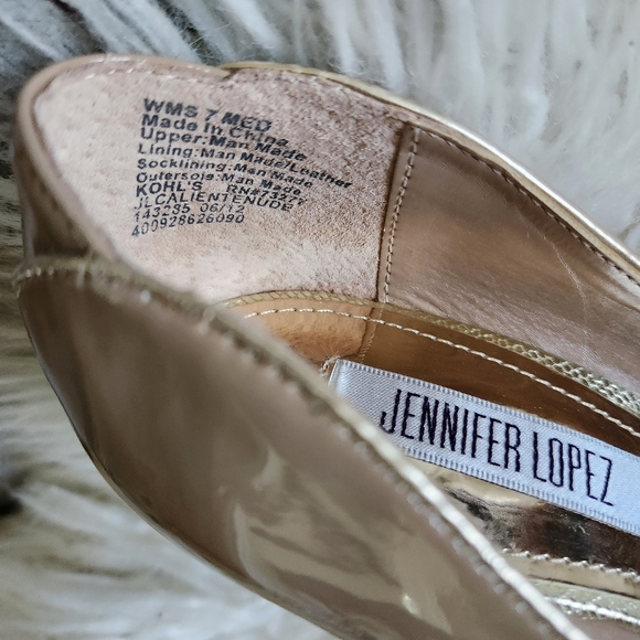Jennifer Lopez Taupe Shiny Sleek Pump With Gold In Sole Euc - Picture 4 of 7